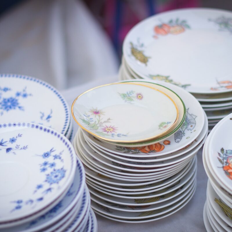 white-and-blue floral ceramic dinnerware set